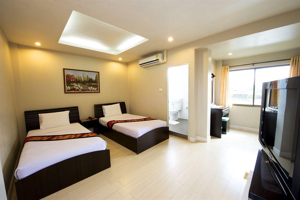 Super Oyo 1096 Winner Inn Hotel Чіангмай Екстер'єр фото