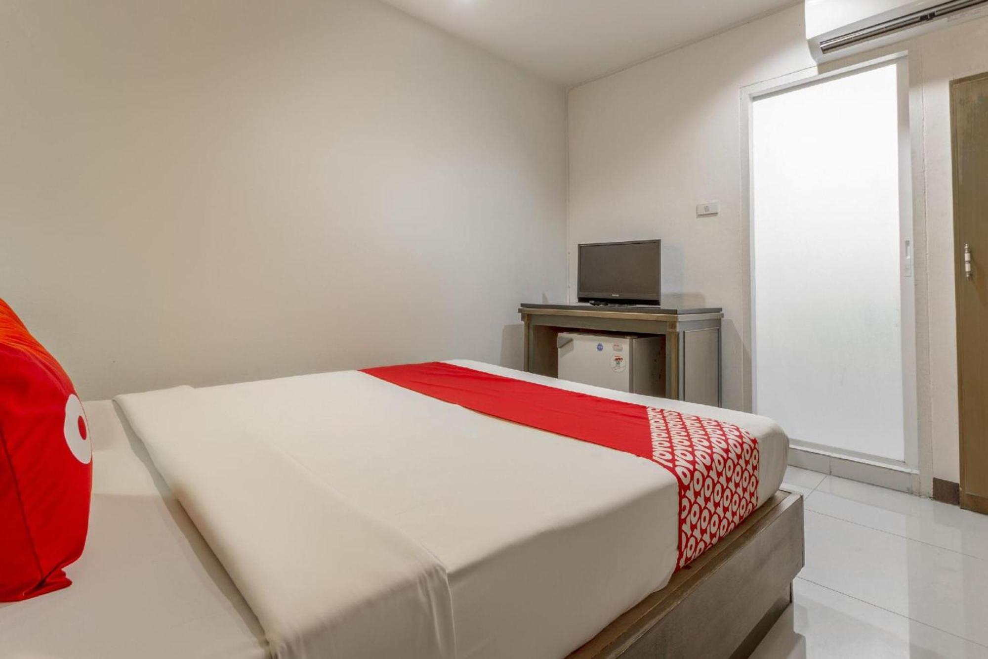 Super Oyo 1096 Winner Inn Hotel Чіангмай Екстер'єр фото