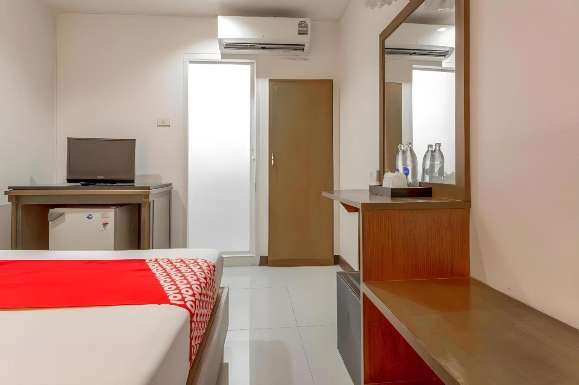 Super Oyo 1096 Winner Inn Hotel Чіангмай Екстер'єр фото