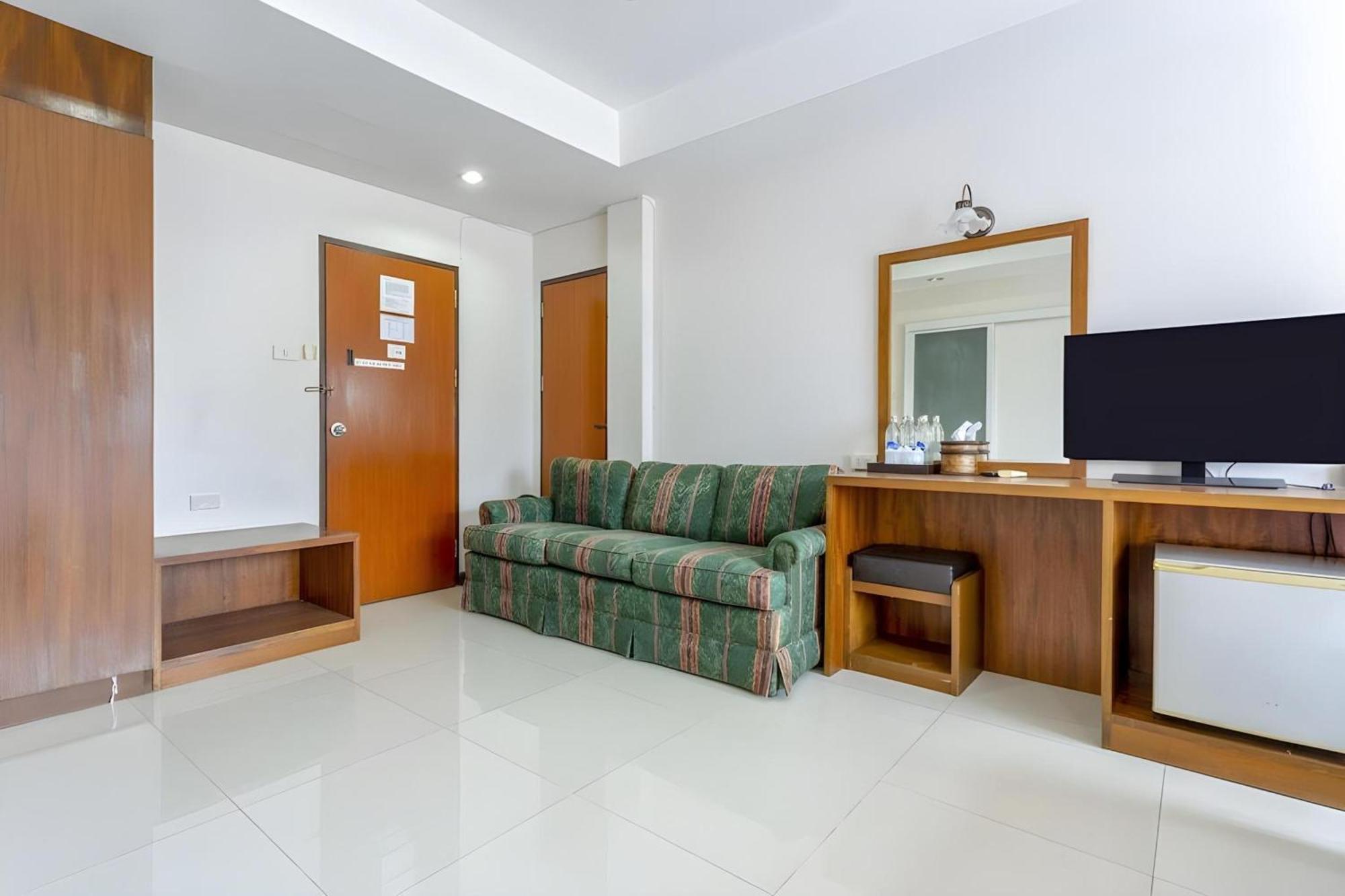 Super Oyo 1096 Winner Inn Hotel Чіангмай Екстер'єр фото