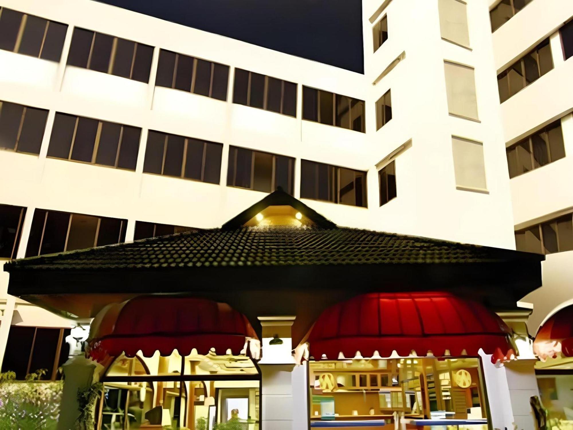 Super Oyo 1096 Winner Inn Hotel Чіангмай Екстер'єр фото