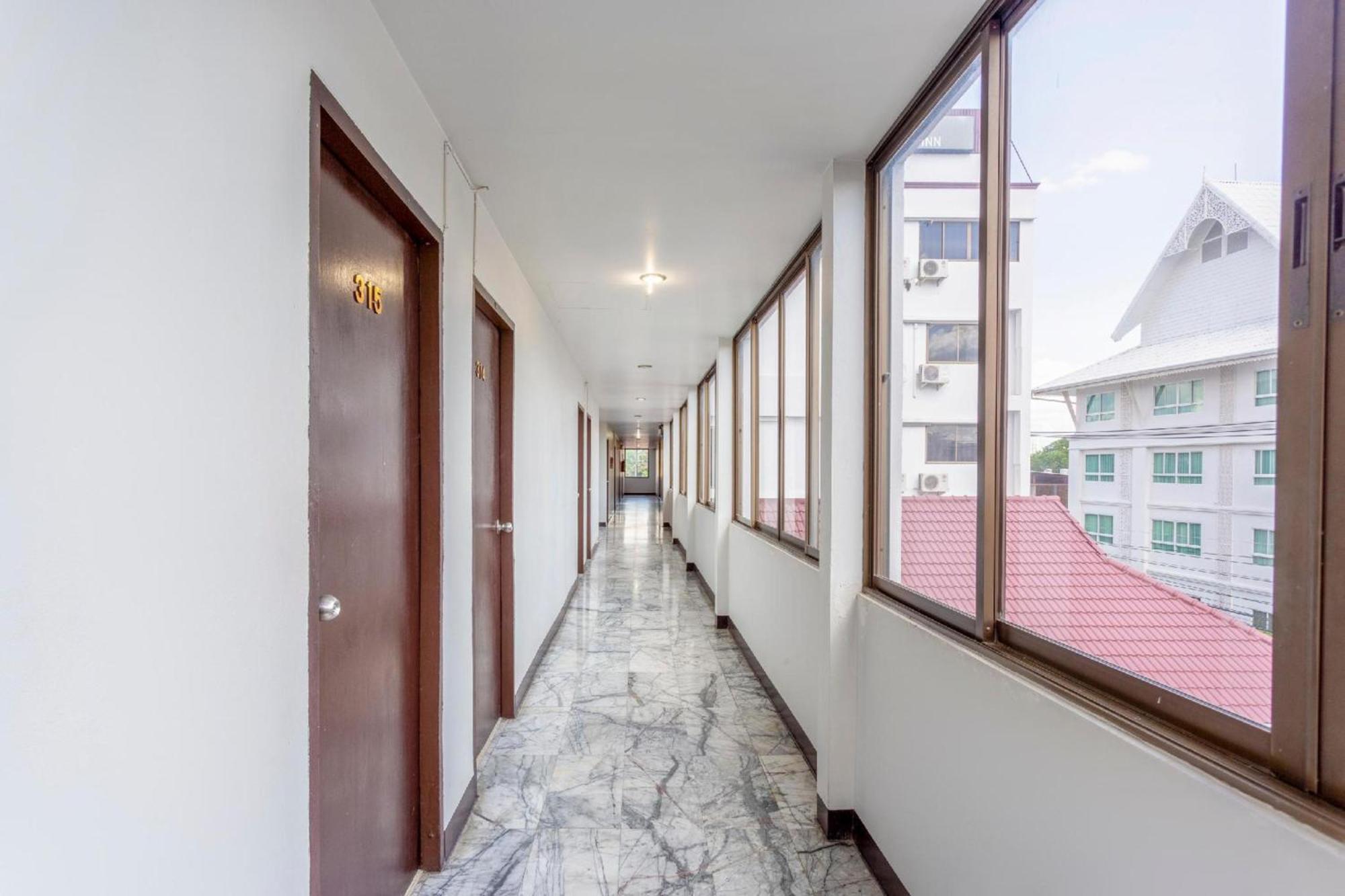 Super Oyo 1096 Winner Inn Hotel Чіангмай Екстер'єр фото