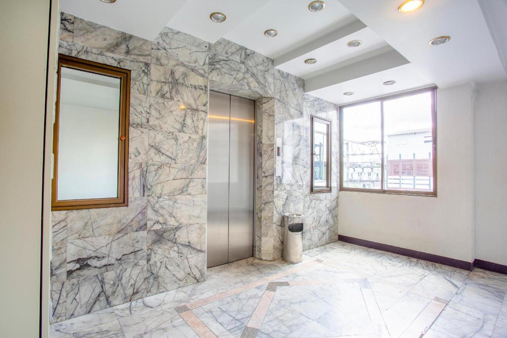 Super Oyo 1096 Winner Inn Hotel Чіангмай Екстер'єр фото